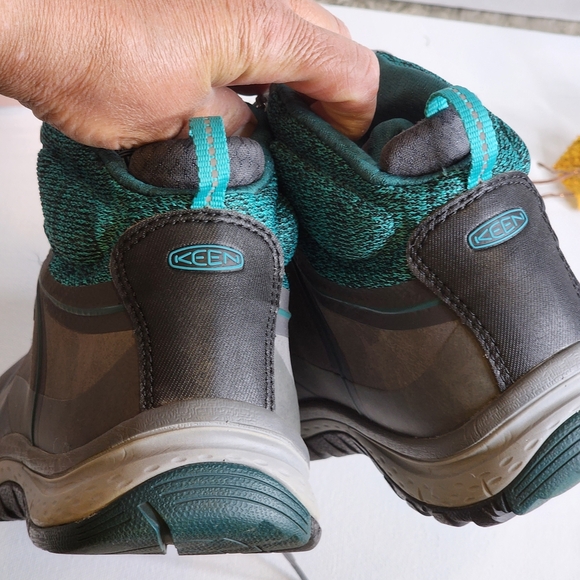 Keen Women's Gray and Teal Hiking Shoes - Picture 5 of 9